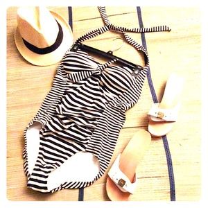 Very Cute Swimmingsuit NWOT